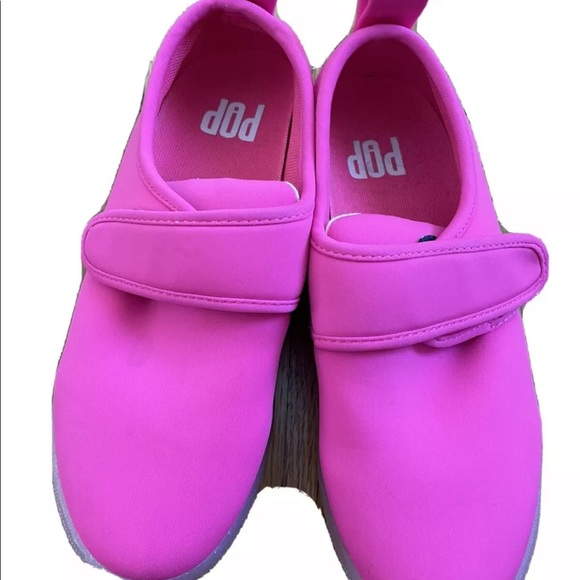 POP Sneakers - Picture 2 of 5